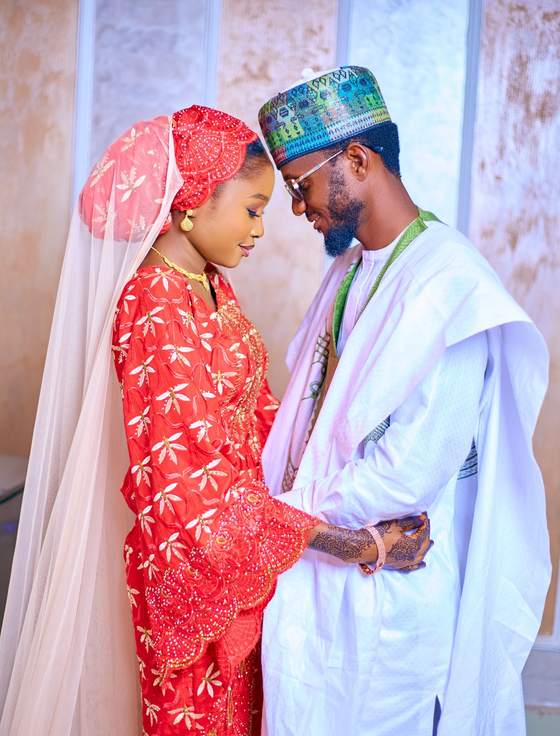 A couple in traditional Nigerian wedding attire